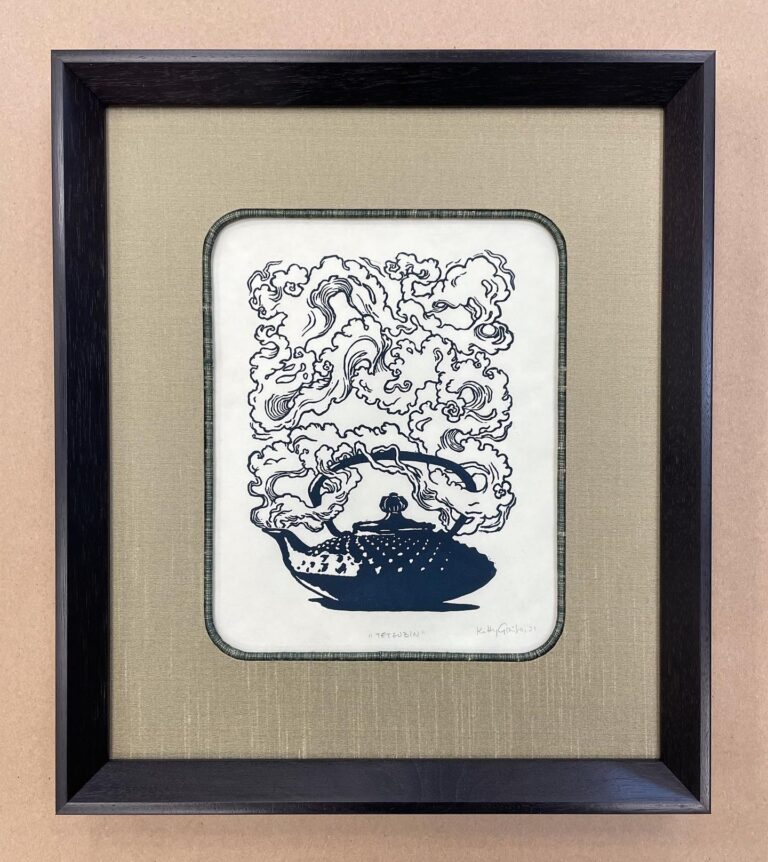 From Northwest Framing (@nwframing). The mat is wrapped in FE02452 Asia Acorn, and the fillet is wrapped in FE-2334 Kismet Verdant. The frame is manufactured by Larson Juhl (@larsonjuhl), using TrueVue Museum (@truvueglazing) glass. The piece is by artist @honey_thief_prints